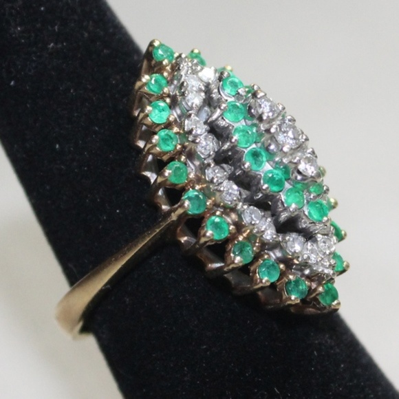14K Yellow Gold Diamond & Emerald Cluster Ring - Picture 4 of 4